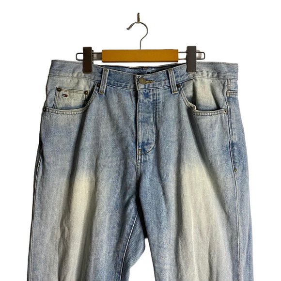 Tommy Hilfiger Men's Light Wash Premium Slim Straight Denim Jeans - Picture 2 of 11